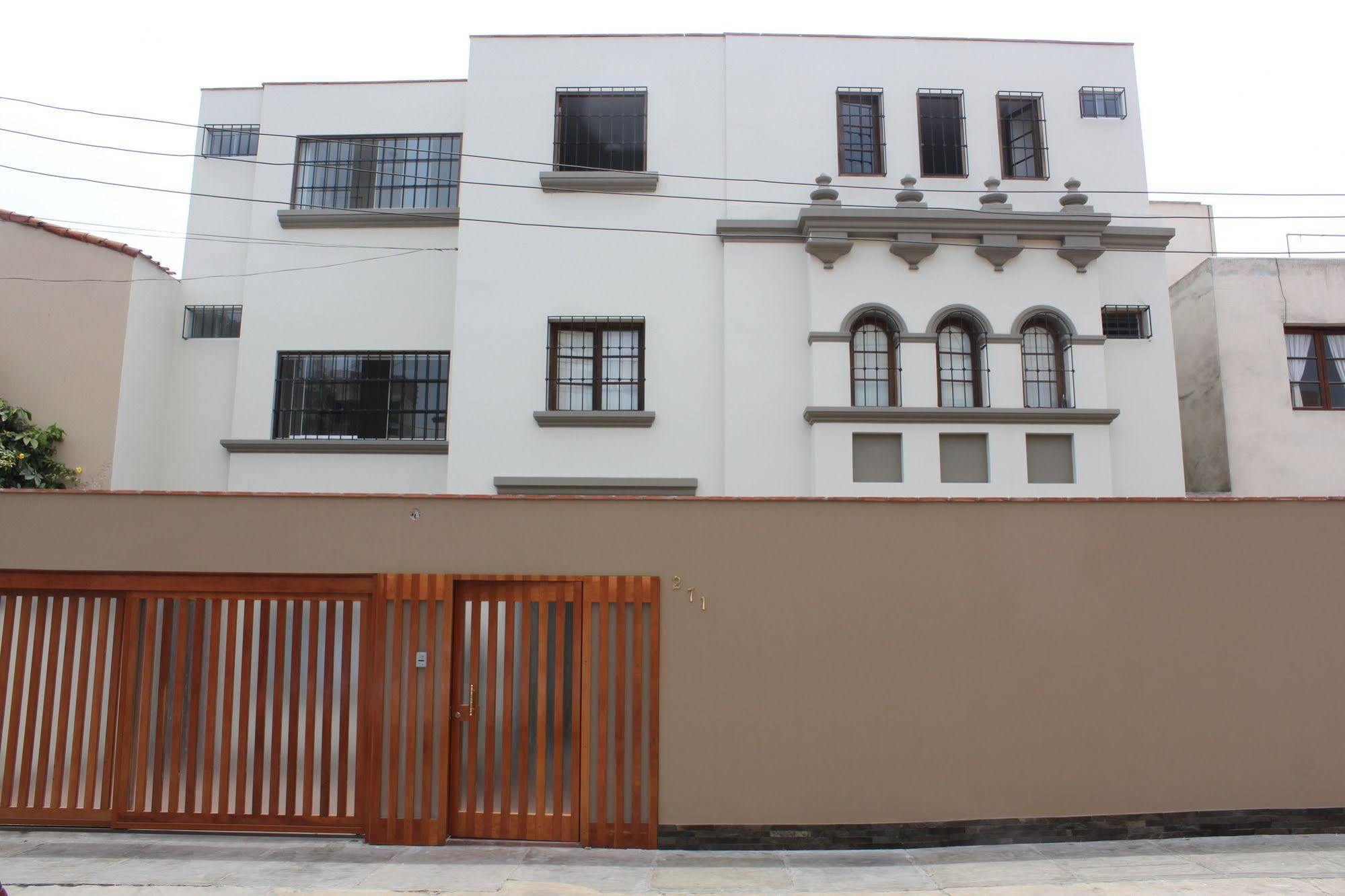 Bed & Breakfast - La Casa De Ceci Lima Ngoại thất bức ảnh