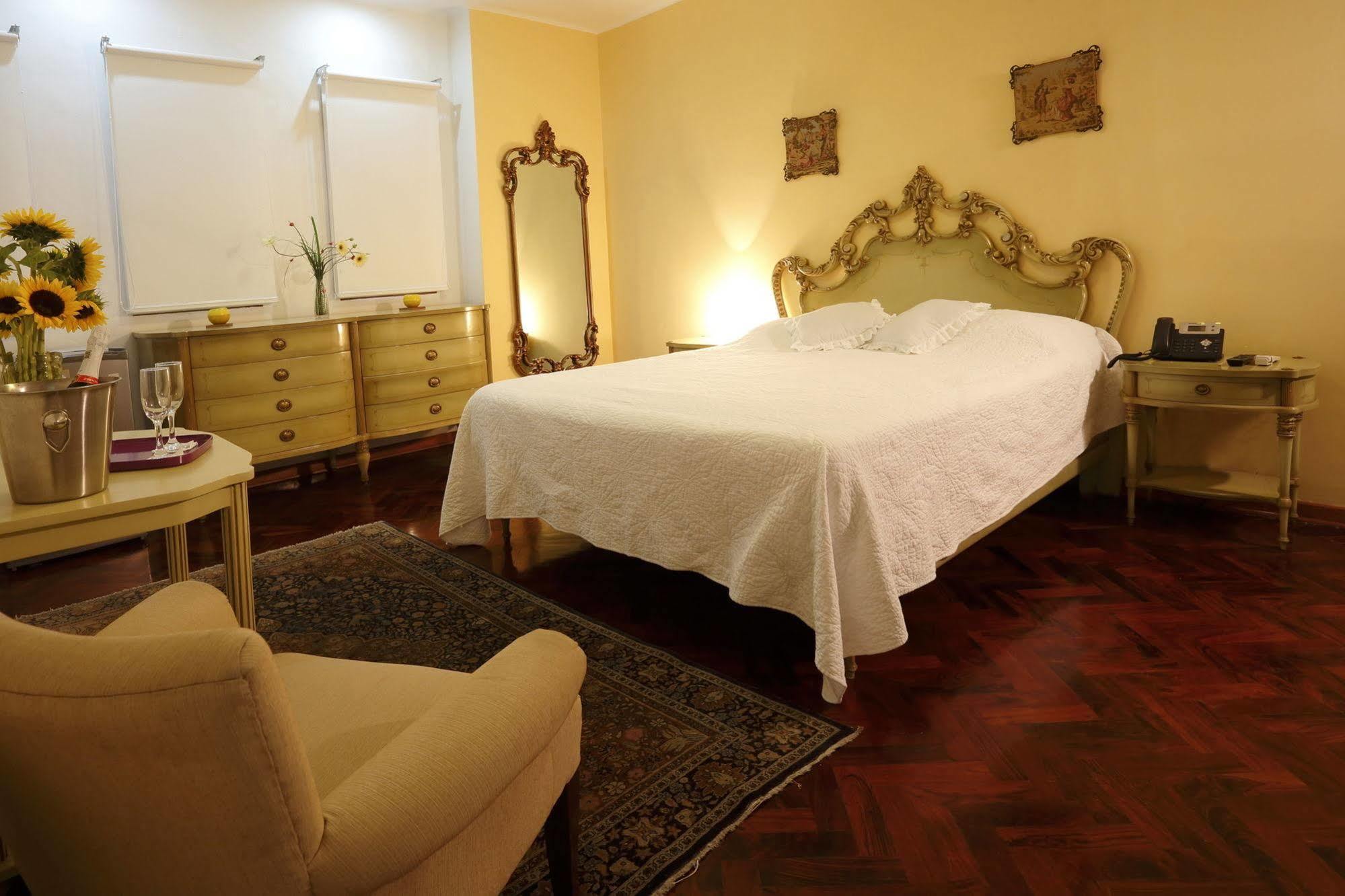 Bed & Breakfast - La Casa De Ceci Lima Ngoại thất bức ảnh