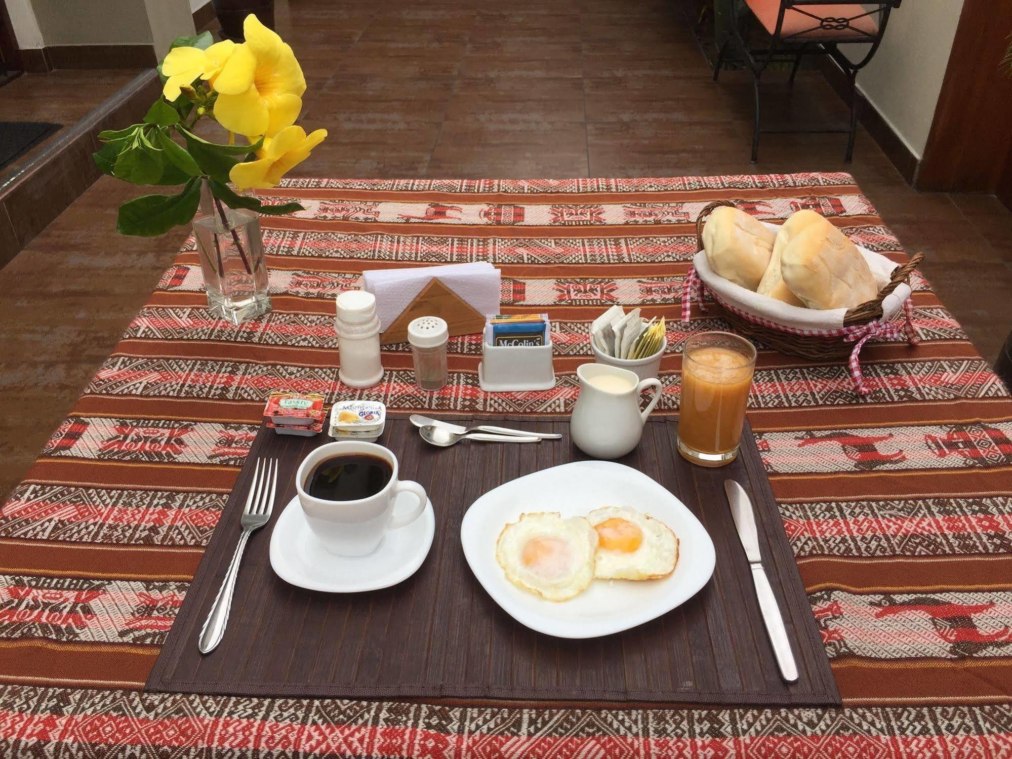 Bed & Breakfast - La Casa De Ceci Lima Ngoại thất bức ảnh